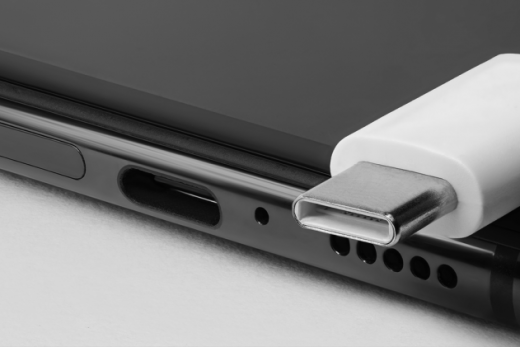 为什么要定期清洁手机的 USB-C 端口（以及如何清理）