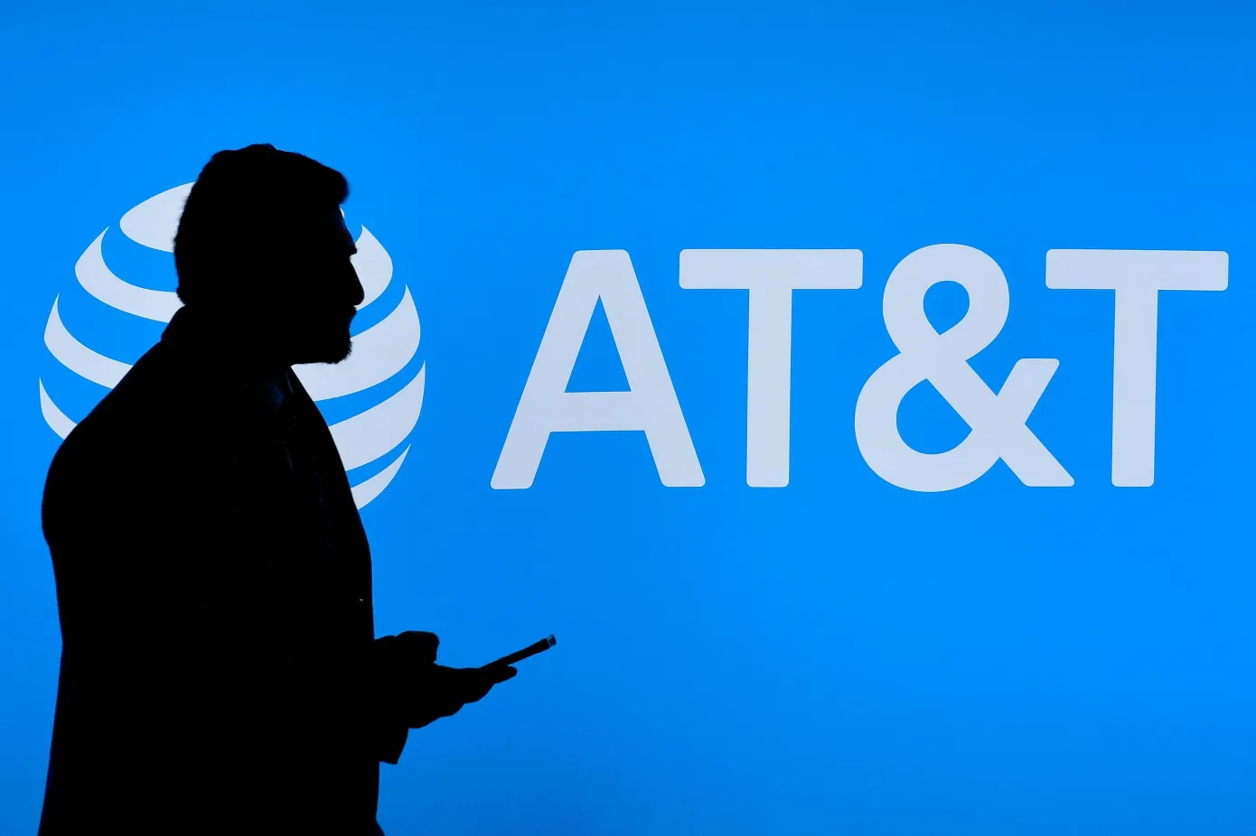 黑客正在侵入 AT&T 的电子邮件账户以窃取加密货币